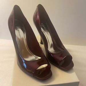 Ladies BCBGeneration Size 6.5 BG-Ariel Ruby Red /Tumbled Pearl Patent. Heels.